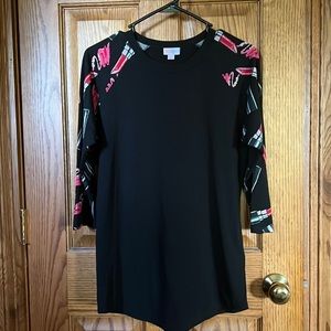 LuLaRoe baseball top with lipstick print